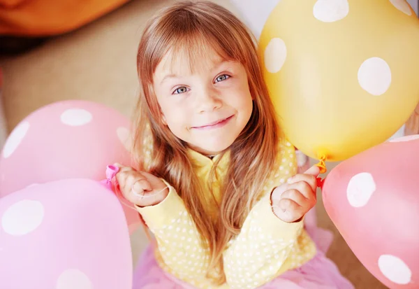 Criança com balões de ar — Fotografia de Stock