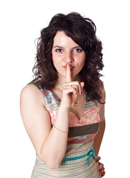 Молодая женщина с пальцем на губах — стоковое фото
