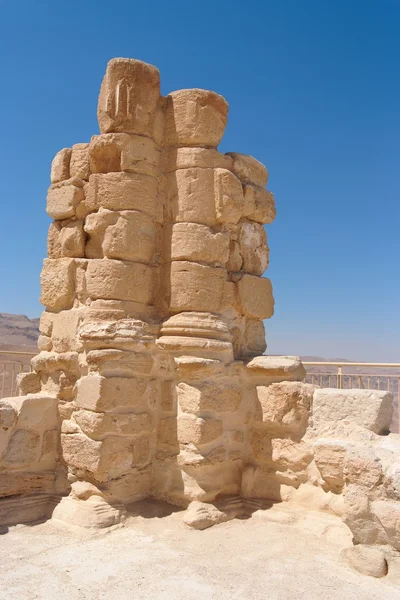 Starożytne złamane kolumny — Zdjęcie stockowe