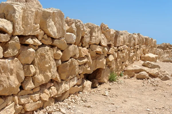 Broken wall of ancient fortress ruin — Zdjęcie stockowe