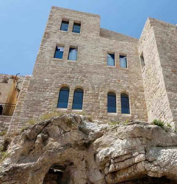 エルサレム旧市街の岩の上の建物 — ストック写真