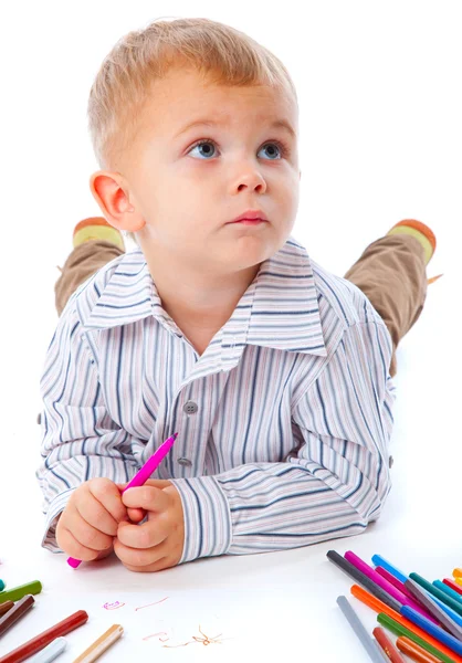Ребёнок с карандашами — стоковое фото