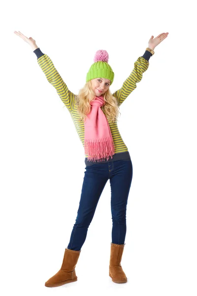 Mooi meisje in cap en sjaal — Stockfoto