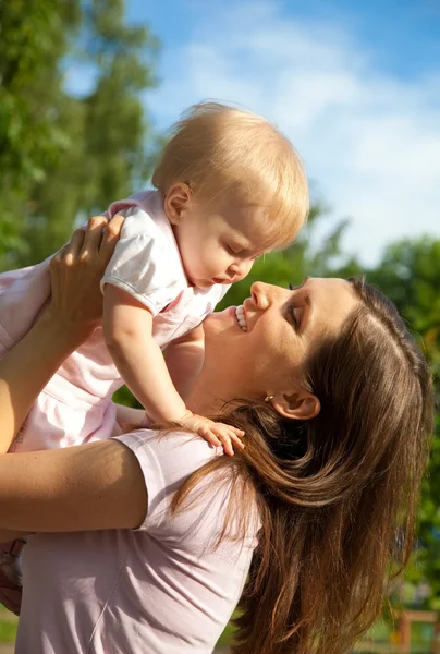 Amazing baby en moeder — Stockfoto