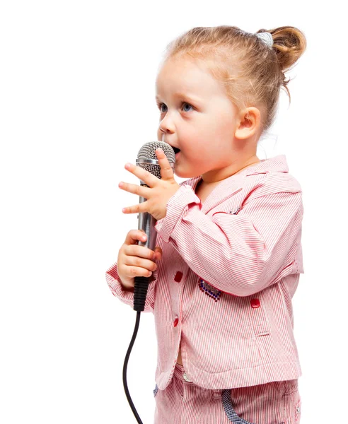 Küçük kız mikrofon ile — Stok fotoğraf