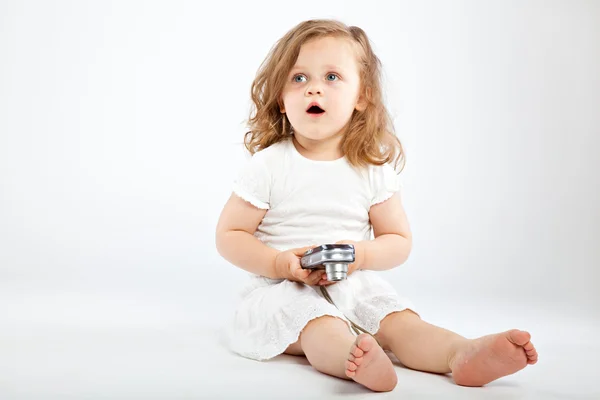 Kis lány kamerával — Stock Fotó