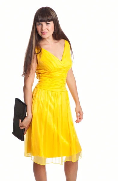 Красивая женщина в желтом платье — стоковое фото