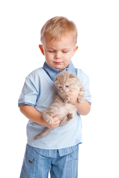 Niño con gatito — Foto de Stock