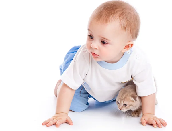 Child with kitten — Stock Photo, Image