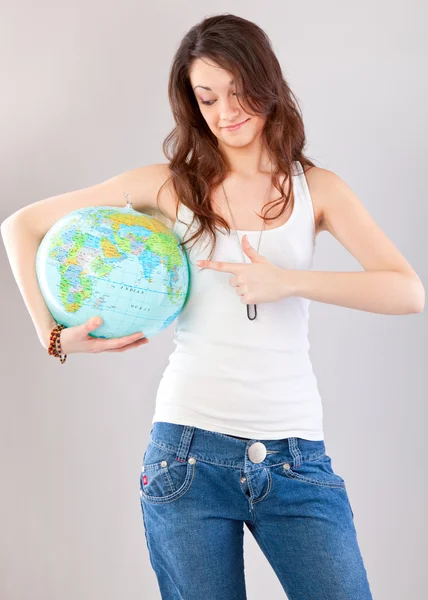 Meisje met globe — Stockfoto