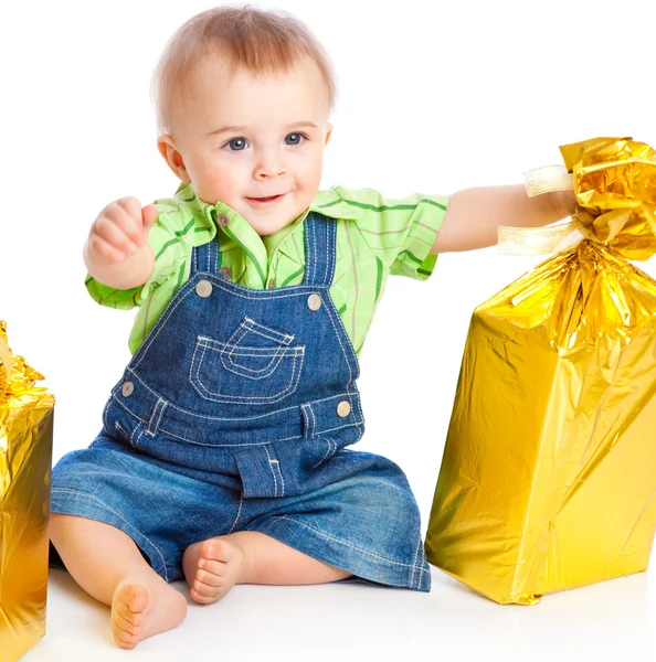 Bebé con regalos —  Fotos de Stock