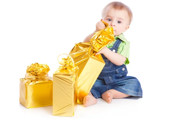 Baby met geschenken — Stockfoto