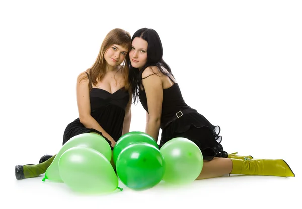 緑の風船を持つ 2 つの若い女の子 — ストック写真