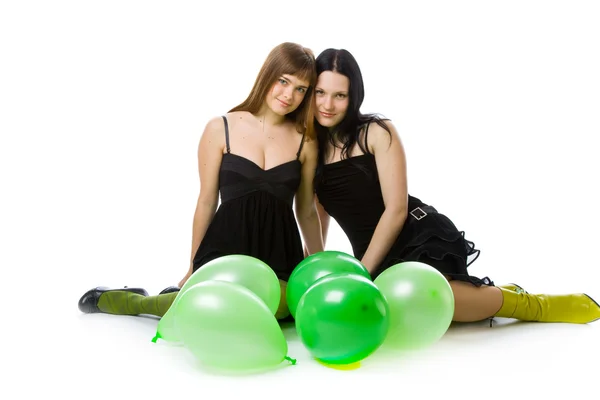 Δύο νεαρά κορίτσια με πράσινα μπαλόνια — Φωτογραφία Αρχείου