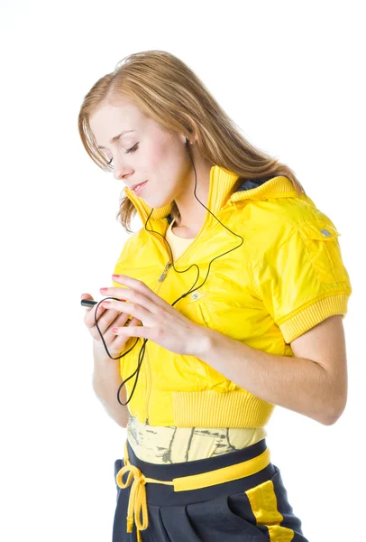A sporty young girl listening to music on her mp3 player — Stock Photo, Image