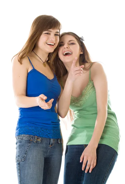 Twee lachen tienermeisjes — Stockfoto