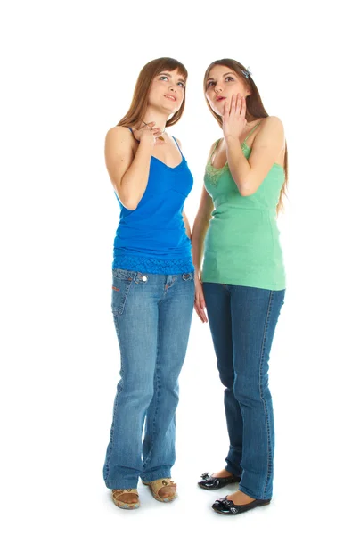 Two teenage girls looking up — Stock Photo, Image