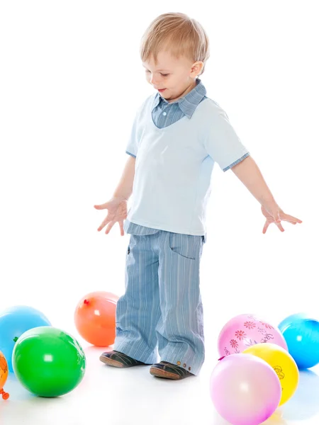 Lilla baby i ballonger — Stockfoto