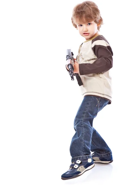 Портрет маленький хлопчик з автоматичної зброї (Калашникова) — стокове фото