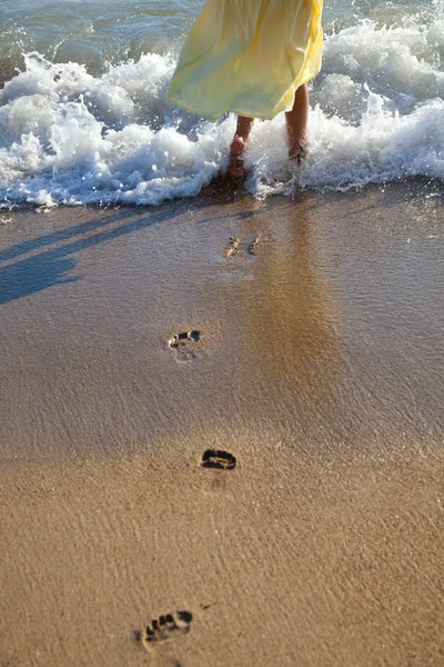 海岸上的脚印 — 图库照片