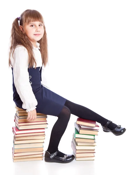 Şirin Bir Kız Öğrenci Kitap Üzerinde Oturuyor — Stok fotoğraf
