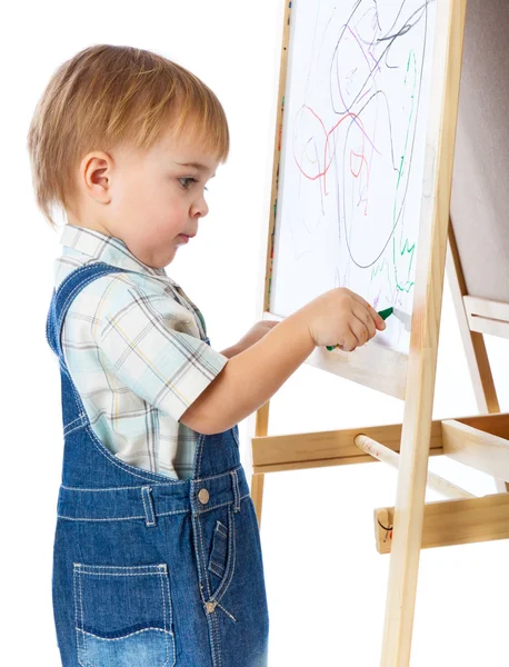Een jongen loopt op een schoolbord. geïsoleerd op een witte achtergrond — Stockfoto