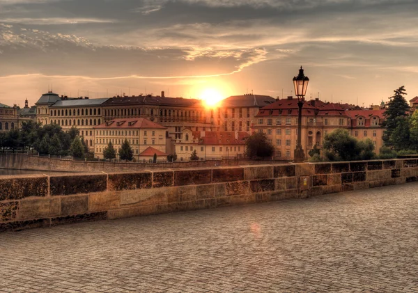 Lanterne au Pont Charles à Prague — Photo