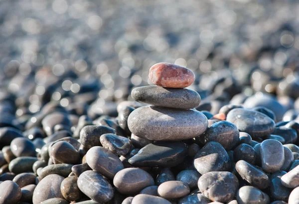 Збалансовані камені на морі — стокове фото