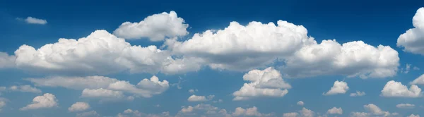 Panorama lucht en de wolken — Stockfoto