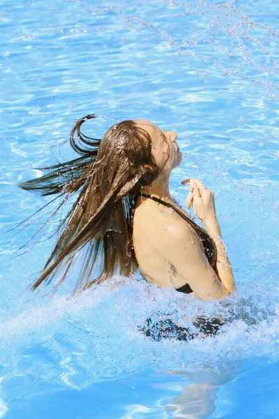 Splashing in swimming pool — Stock Photo, Image
