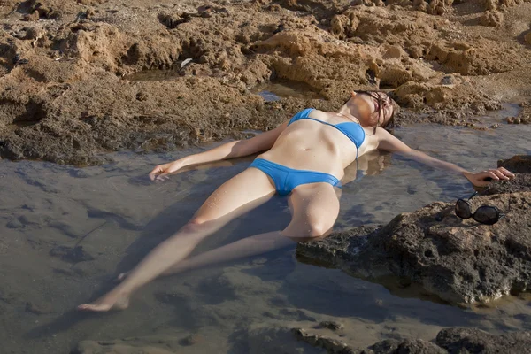 Drowning woman — Stock Photo, Image