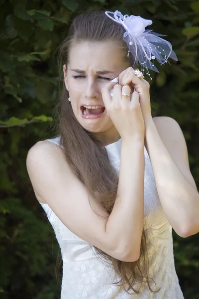 Unglückliche Braut weint — Stockfoto