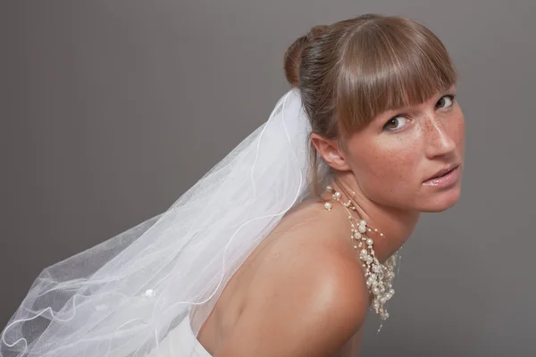 Портрет молодой невесты — стоковое фото
