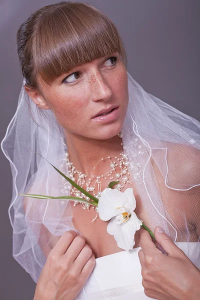 Bruid met bloem — Stockfoto
