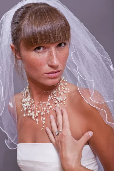 Fashion portrait of young bride — Stock Photo, Image