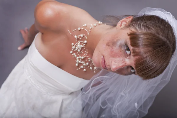 Weinende Braut auf dem Boden — Stockfoto