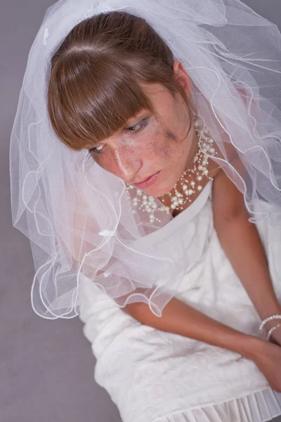 Sad bride on the ground — Stock Photo, Image