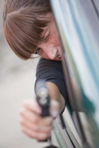 Woman shooting from a car — Stock Photo, Image