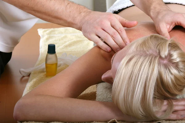 Плече масаж — стокове фото