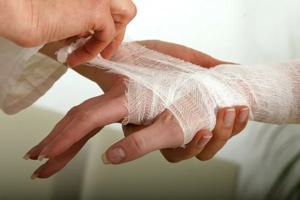 Hand bandage — Stockfoto