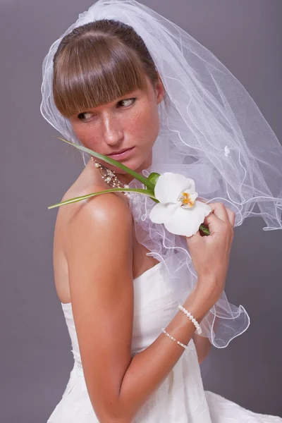 Traurige und sinnliche Braut — Stockfoto