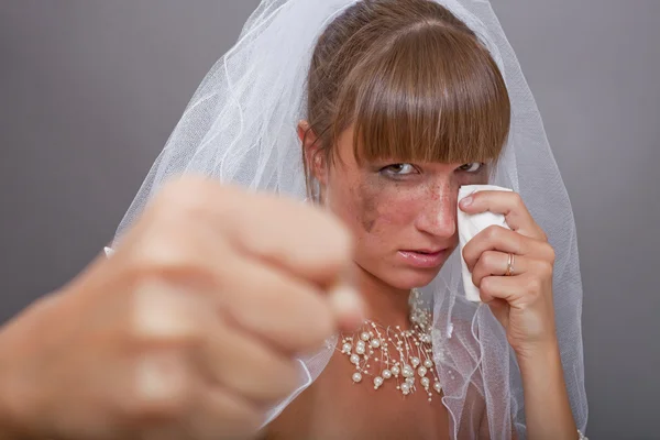 Frustrierte Braut schlägt zu — Stockfoto