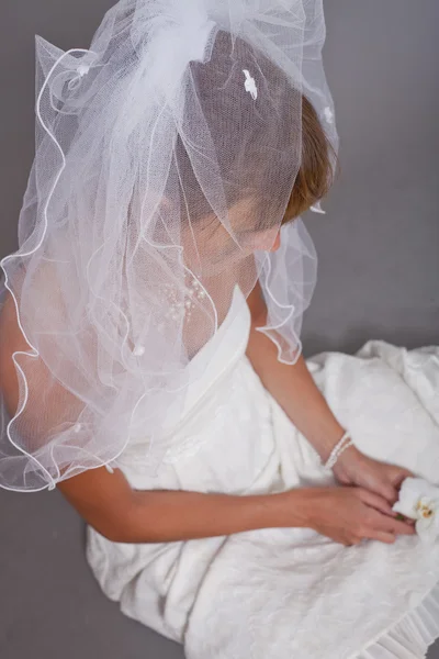 Frustrierte Braut am Boden — Stockfoto