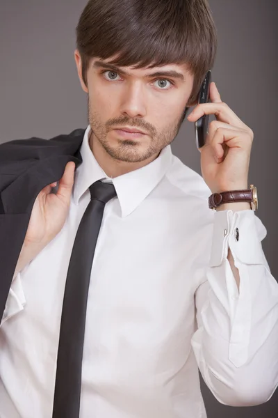 Empresario hablando por teléfono celular — Foto de Stock