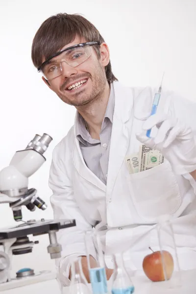 Cientista que manipula substâncias dopantes — Fotografia de Stock