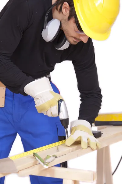 Arbeiter schrauben mit Elektrowerkzeugen — Stockfoto