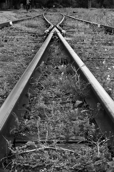 Grungy rails i svartvitt — Stockfoto