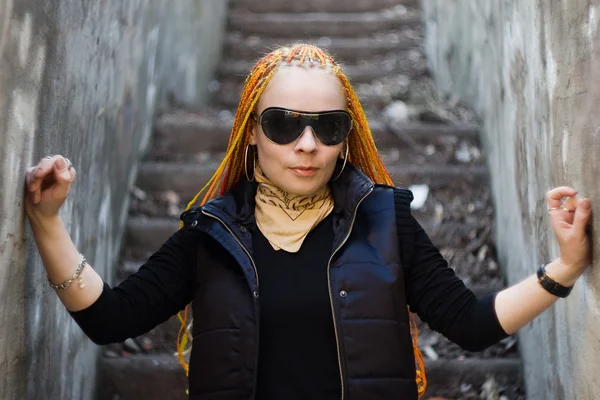 Młoda kobieta nastoletnich hipster — Zdjęcie stockowe