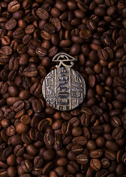 커피와 고 대 medalion — 스톡 사진