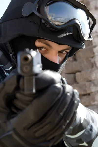 Soldier with a 9mm pistol — Stock Photo, Image